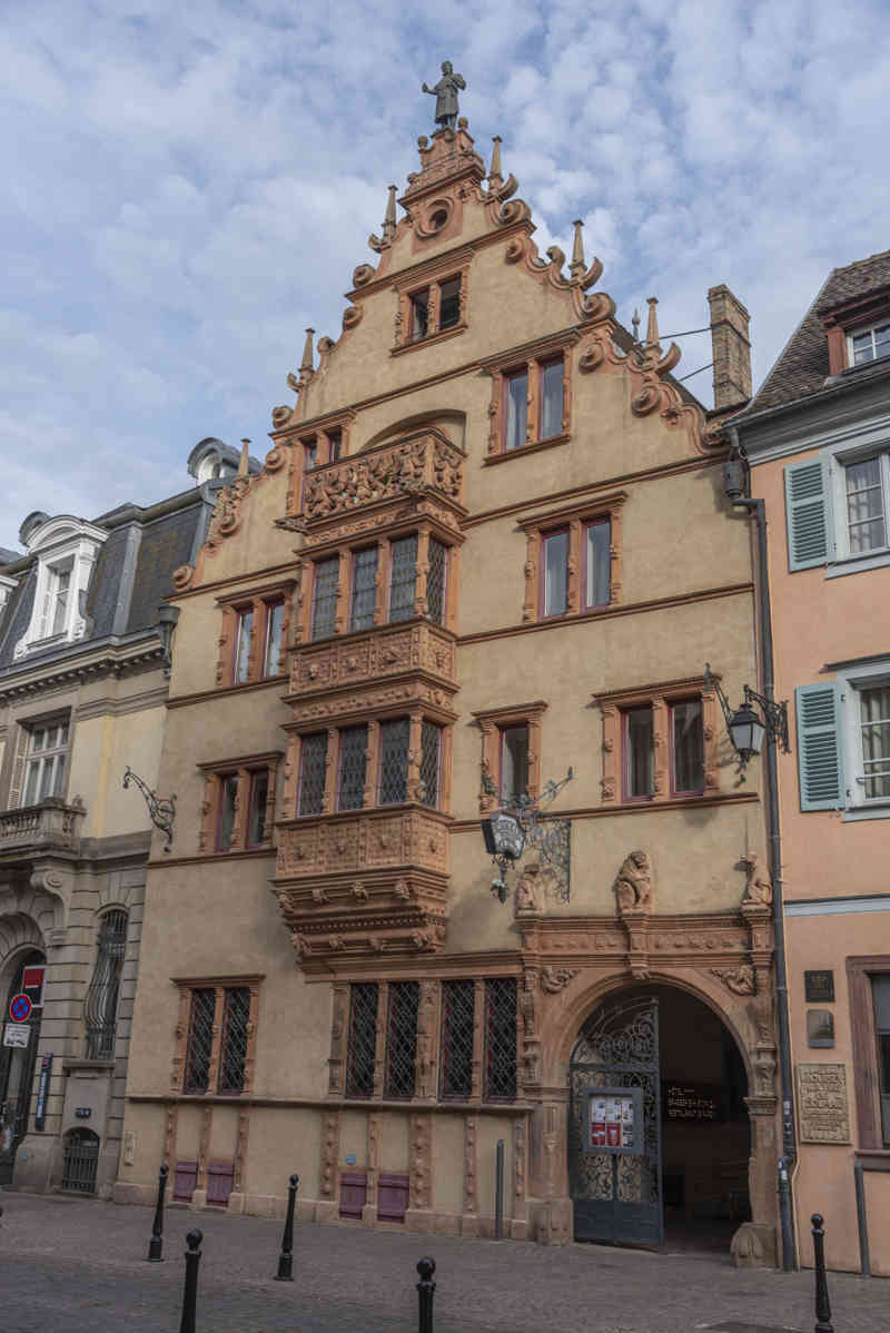 Francia - Alsacia 209 - Colmar - hotel-restaurante Maison Des Têtes.jpg